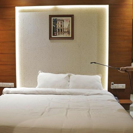 Hotel Priya Kottakkal Екстер'єр фото