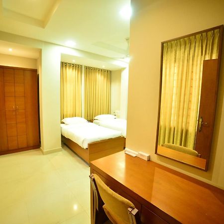 Hotel Priya Kottakkal Екстер'єр фото