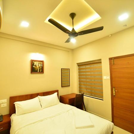 Hotel Priya Kottakkal Екстер'єр фото