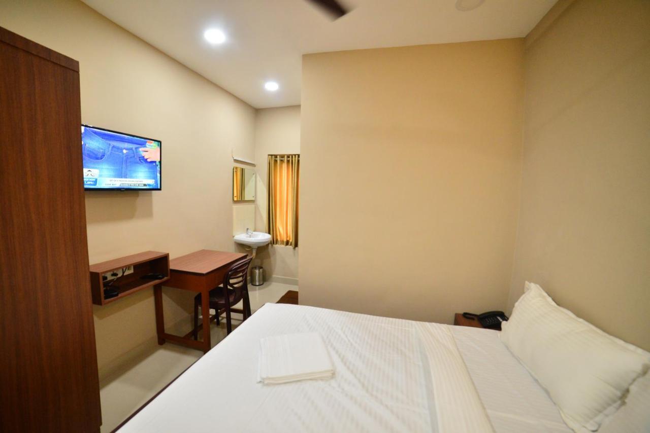 Hotel Priya Kottakkal Екстер'єр фото