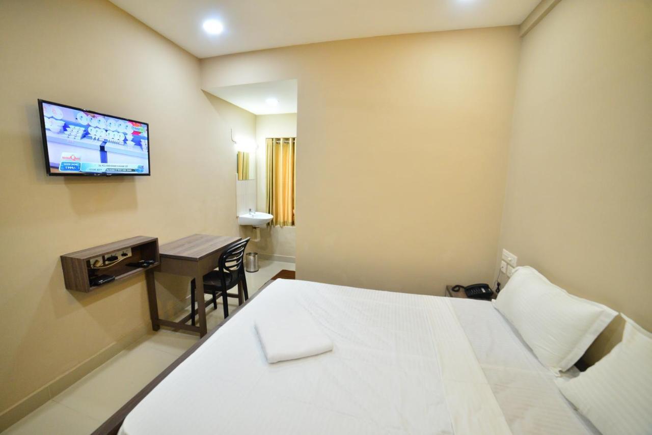 Hotel Priya Kottakkal Екстер'єр фото