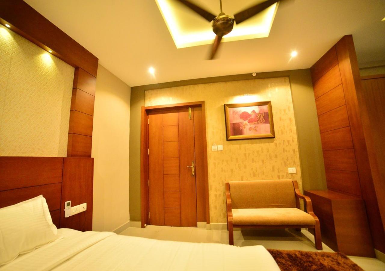 Hotel Priya Kottakkal Екстер'єр фото