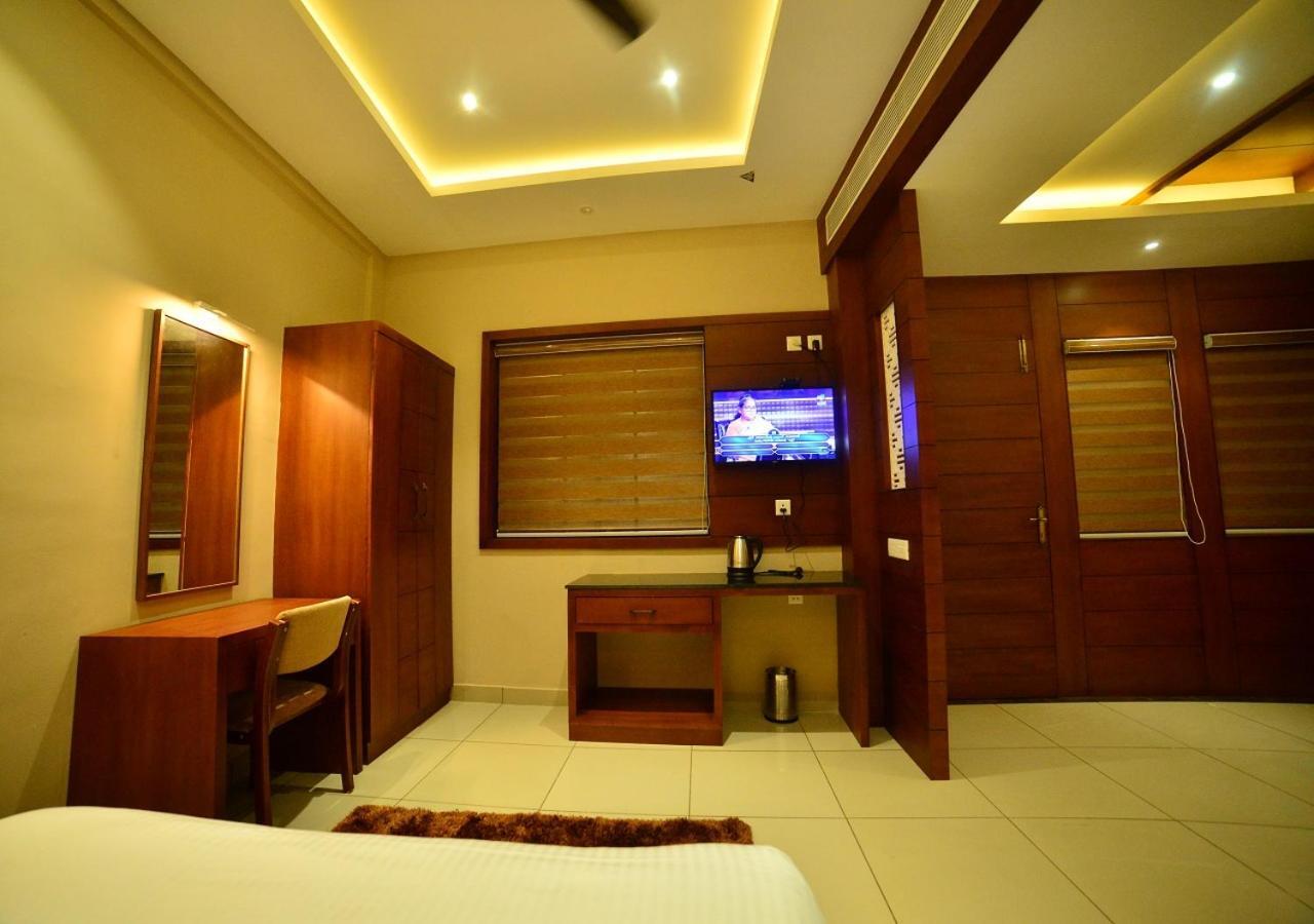 Hotel Priya Kottakkal Екстер'єр фото