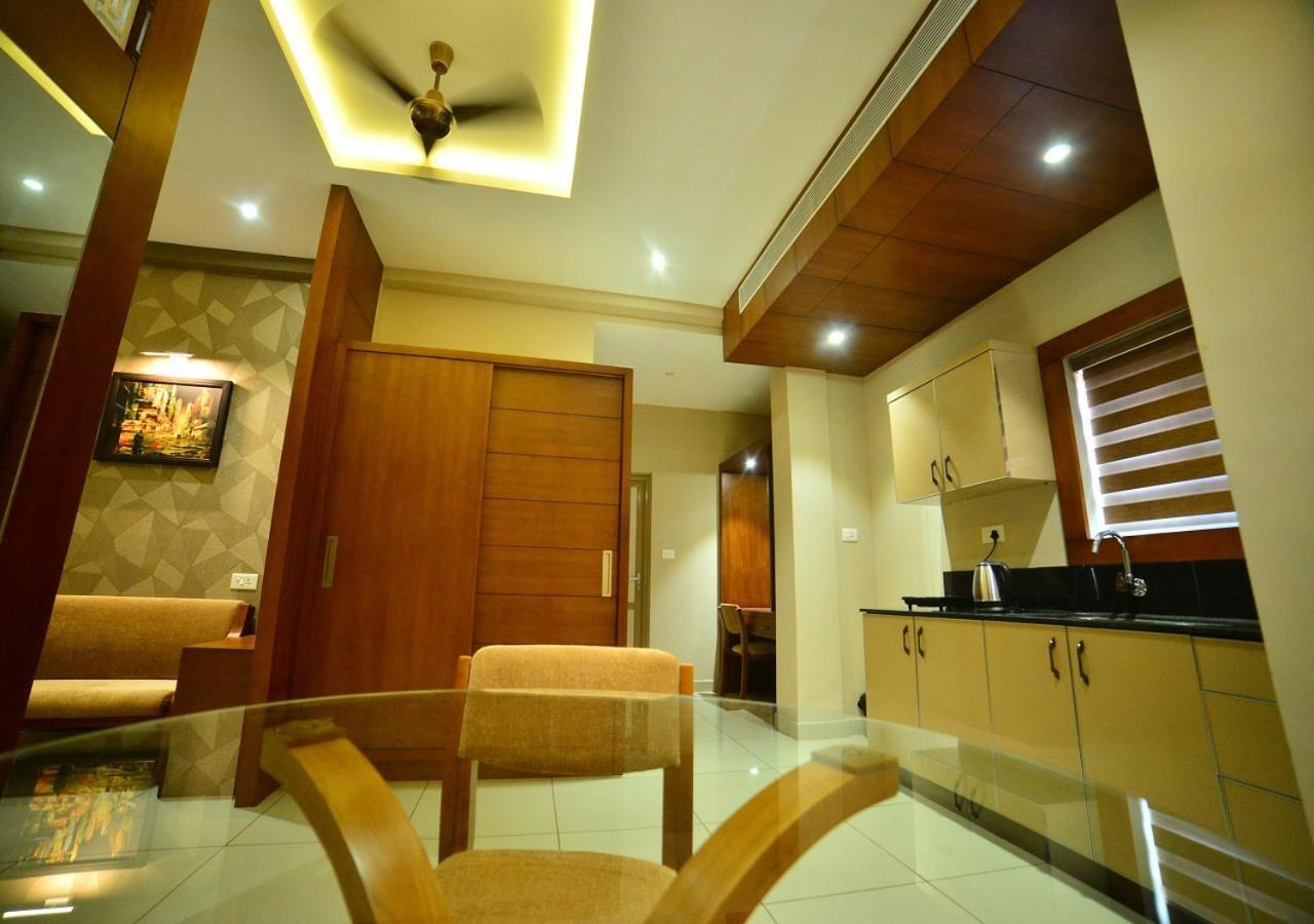 Hotel Priya Kottakkal Екстер'єр фото