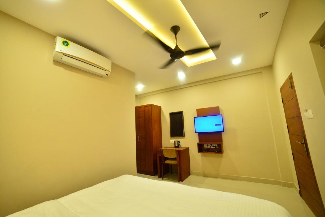 Hotel Priya Kottakkal Екстер'єр фото