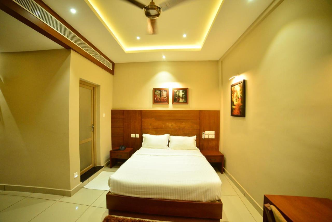 Hotel Priya Kottakkal Екстер'єр фото