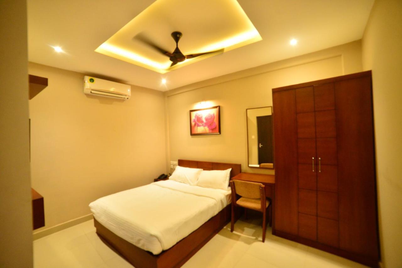 Hotel Priya Kottakkal Екстер'єр фото