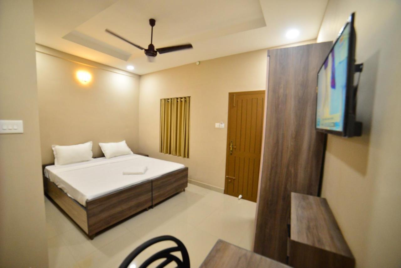 Hotel Priya Kottakkal Екстер'єр фото