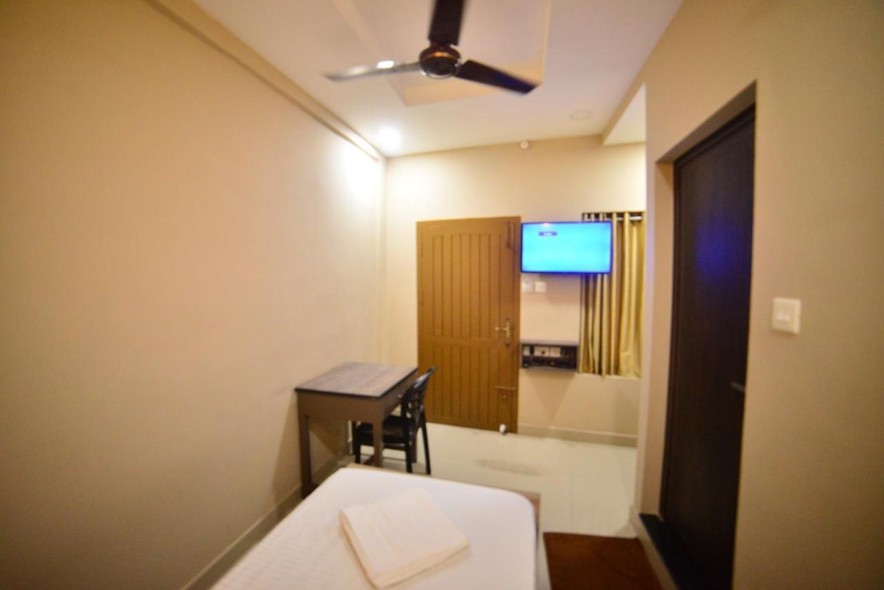 Hotel Priya Kottakkal Екстер'єр фото