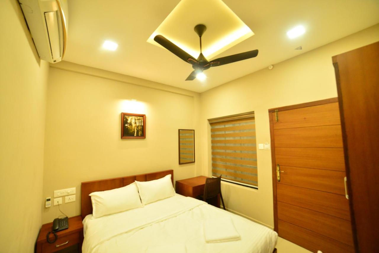 Hotel Priya Kottakkal Екстер'єр фото
