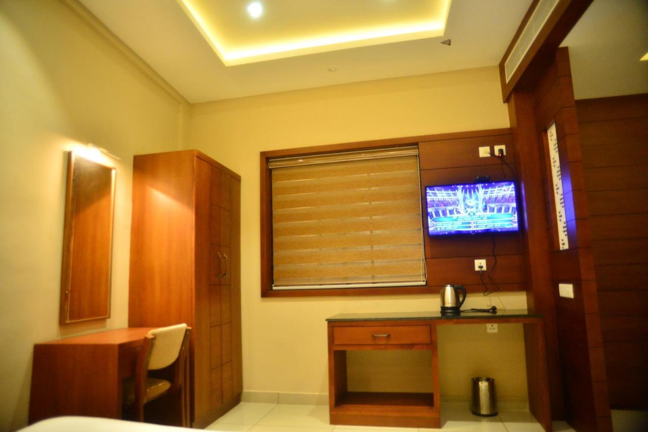 Hotel Priya Kottakkal Екстер'єр фото