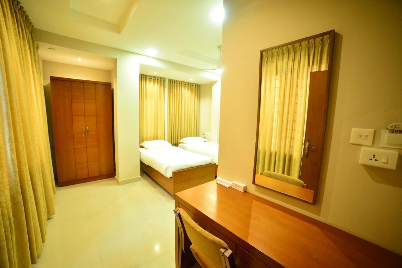 Hotel Priya Kottakkal Екстер'єр фото