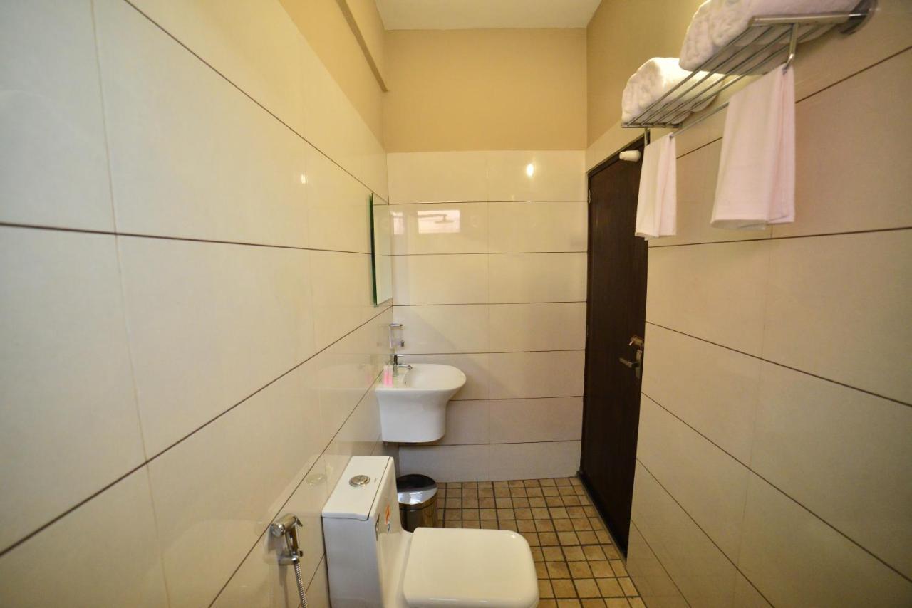 Hotel Priya Kottakkal Екстер'єр фото