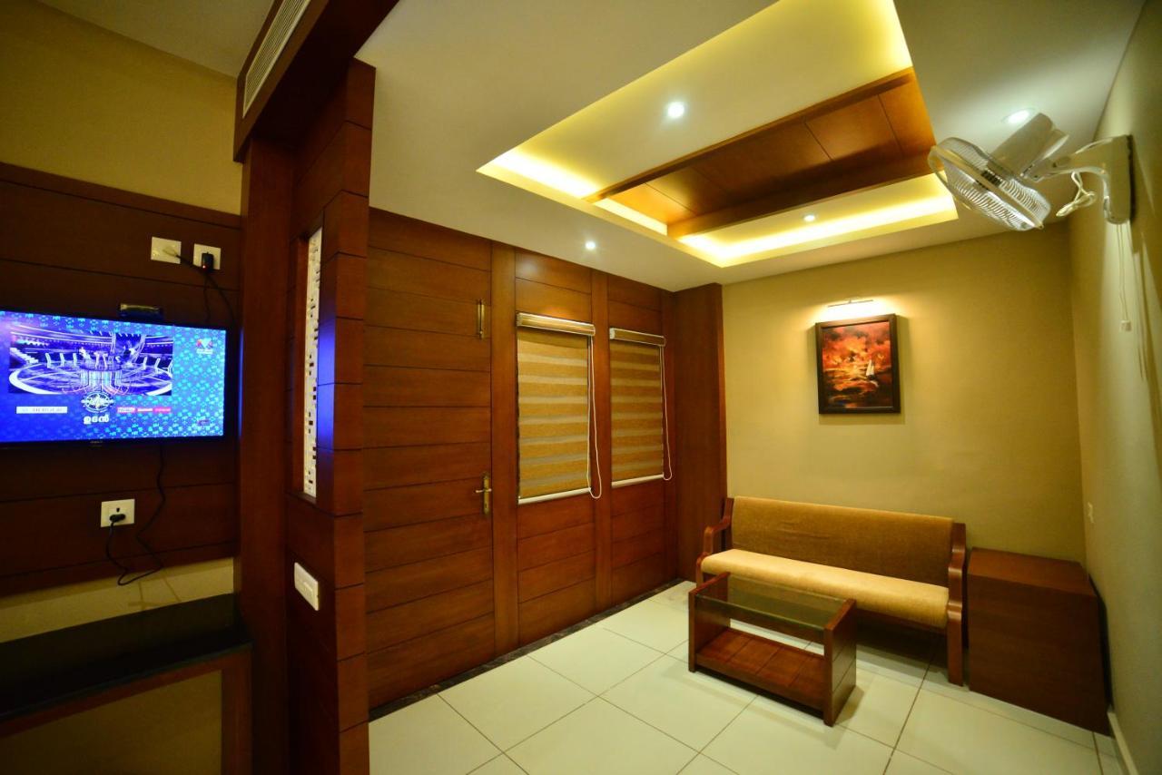Hotel Priya Kottakkal Екстер'єр фото