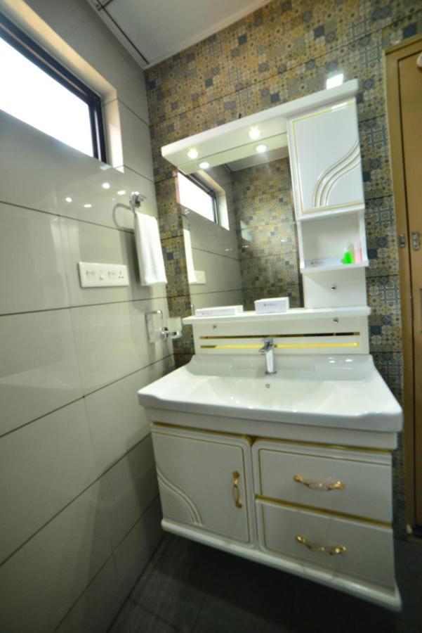 Hotel Priya Kottakkal Екстер'єр фото